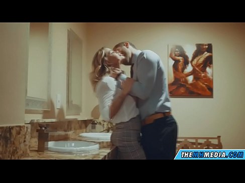 ❤️ Xa i-blonde ene-busty ikuhenda kwindlu yangasese yoluntu Amanyala asekhaya kwi-xh.sexera.ru ☑